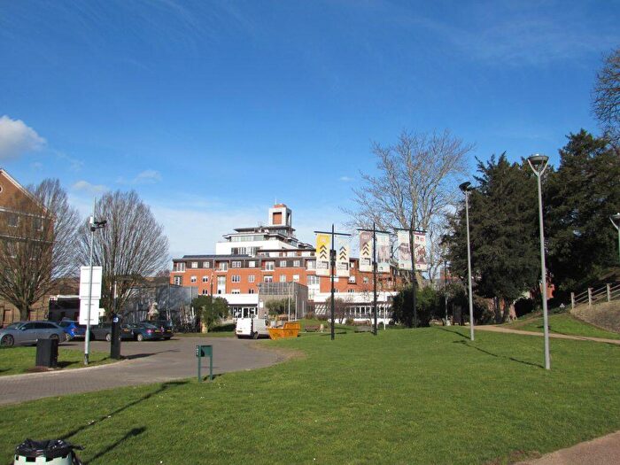 1 Bedroom Flat To Rent In Castle Quay, MK40