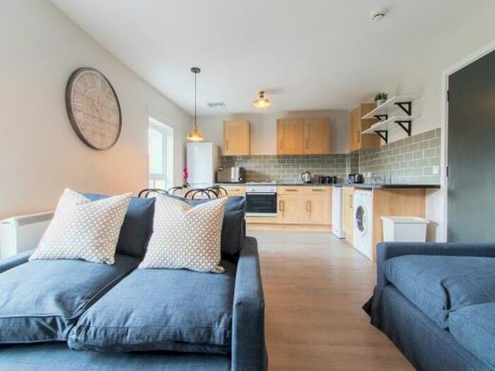 4 Bedroom Flat To Rent In Morrison Circus, Edinburgh, EH3