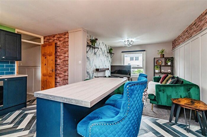 1 Bedroom Apartment For Sale In Cairns Close, Nottingham, NG5