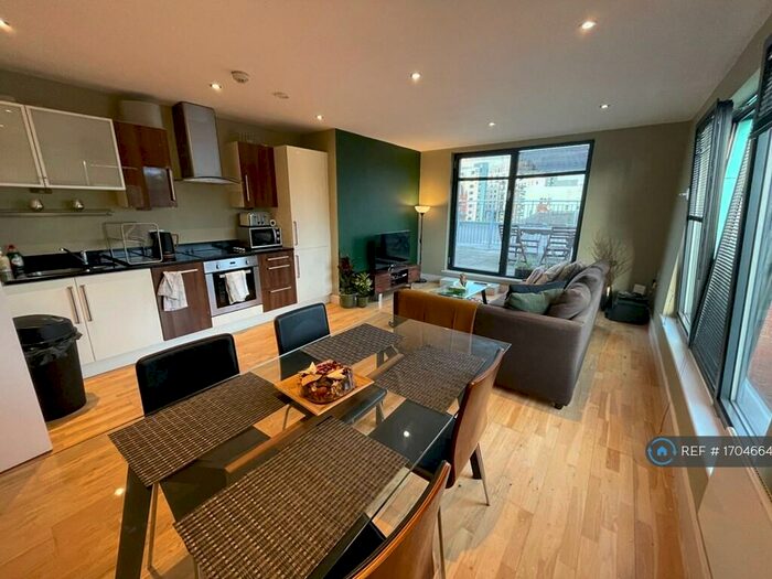 2 Bedroom Flat To Rent In The Chandlers, Leeds, LS2