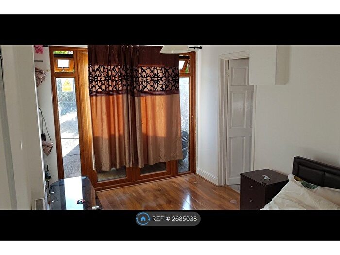 1 Bedroom Flat To Rent In Snape Spur, Slough, SL1