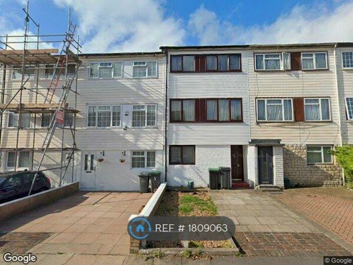 3 Bedroom Maisonette To Rent In Tenterden Road, London, N17