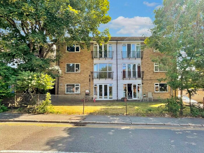 2 Bedroom Flat To Rent In Station Road, Amersham, HP6