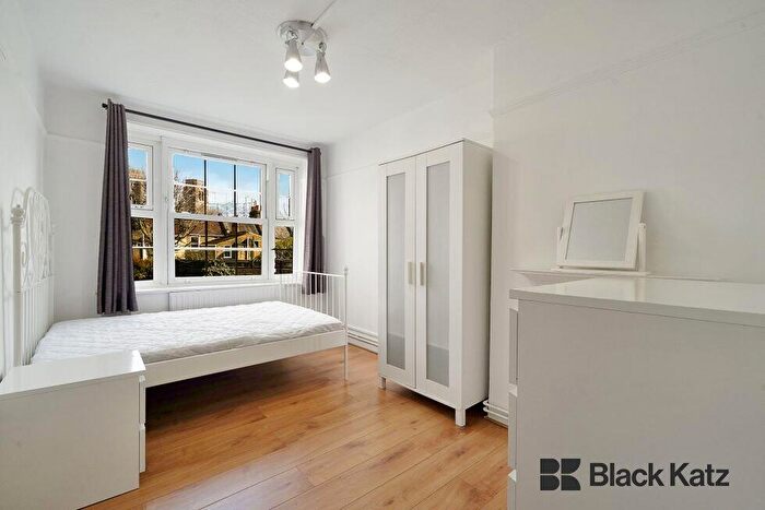 4 Bedroom Flat To Rent In Green Hundred Road, Peckham, SE15