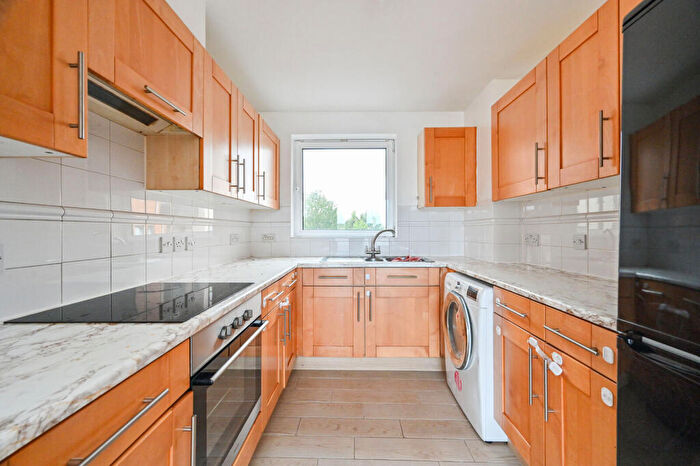 3 Bedroom Flat To Rent In Sheerness Mews, Docklands, London, E16