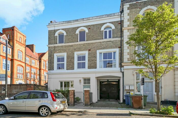 2 Bedroom Flat To Rent In East Dulwich, London, SE22