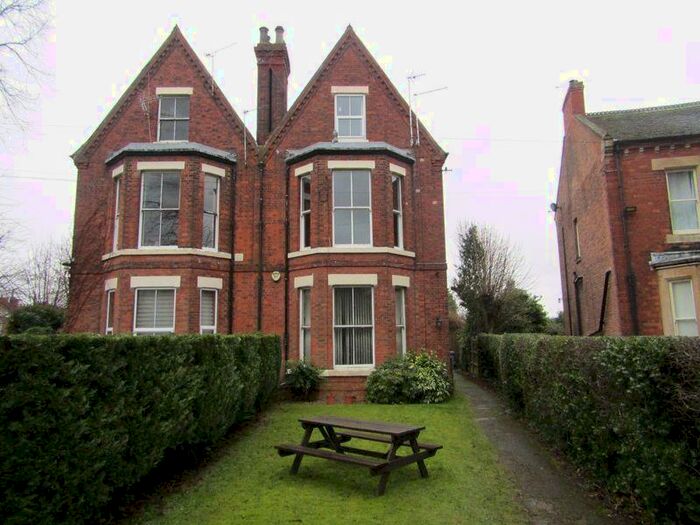 2 Bedroom Flat To Rent In The Crescent, Retford, DN22