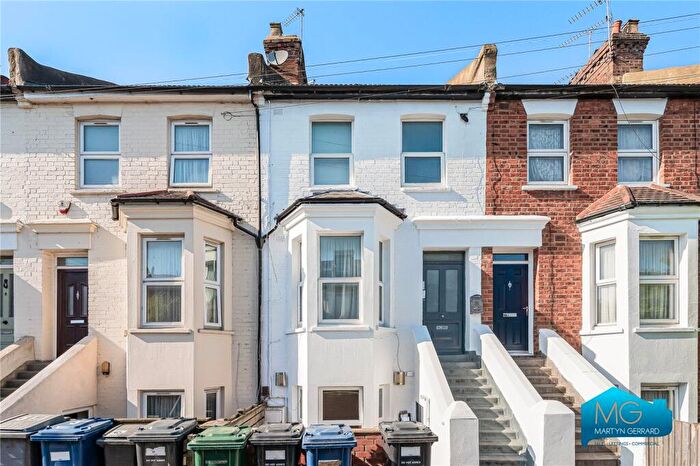 1 Bedroom Apartment To Rent In Brownlow Road, Finchley, London, N3