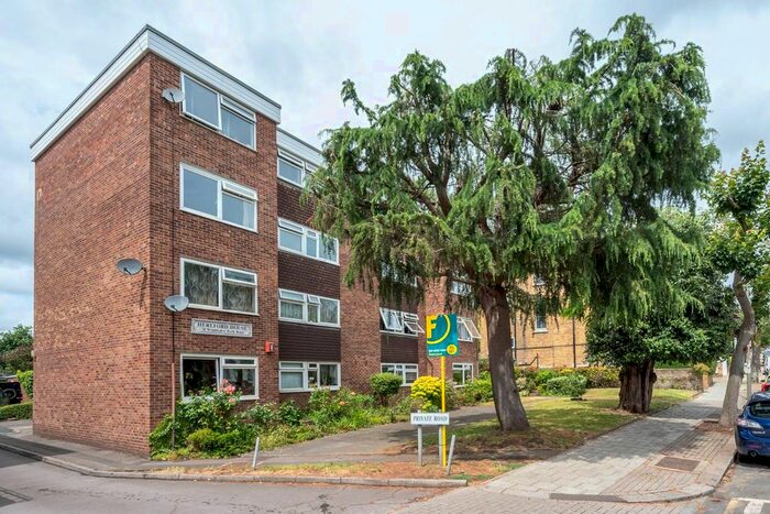 2 Bedroom Flat To Rent In Wimbledon Park Road, Southfields, London, SW18