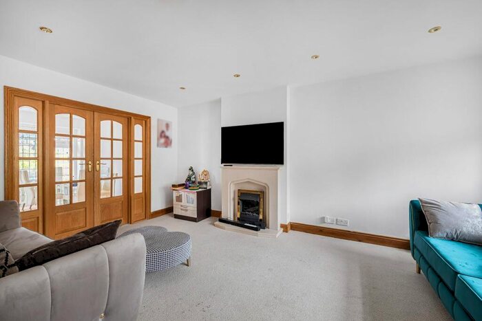 6 Bedroom Detached House For Sale In Mountway, Potters Bar, EN6