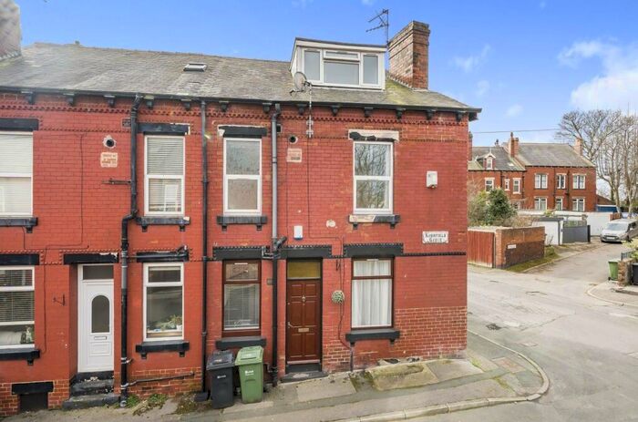 2 Bedroom End Of Terrace House To Rent In Moorfield Grove, Leeds, West Yorkshire, LS12