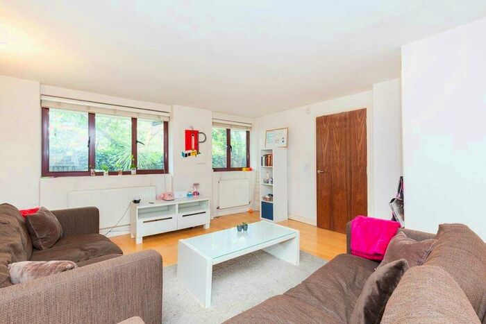 3 Bedroom Flat To Rent In Aran Mews, Barnsbury Grove, N7
