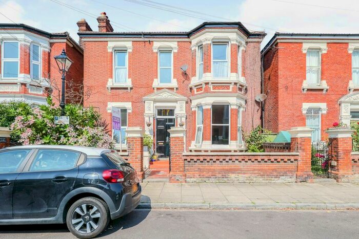 2 Bedroom Apartment To Rent In Yarborough Road, Southsea, PO5