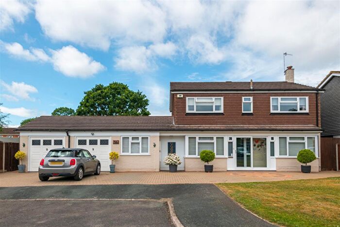 4 Bedroom Detached House To Rent In Hutchins Way, Horley, RH6