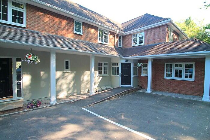 2 Bedroom Apartment To Rent In Bedroom Ground Floor Apartment In Warlingham, CR6