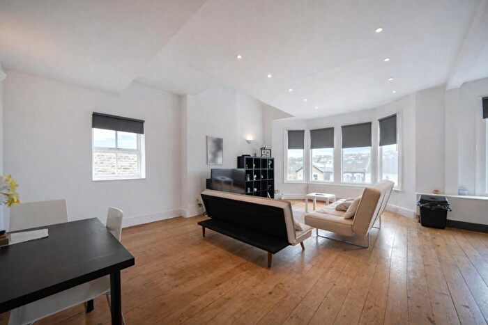 2 Bedroom Apartment For Sale In Underhill Road, London, SE22