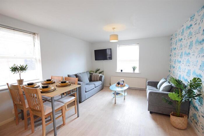 3 Bedroom Apartment To Rent In Depot Street - Student Apartment - /, LN1