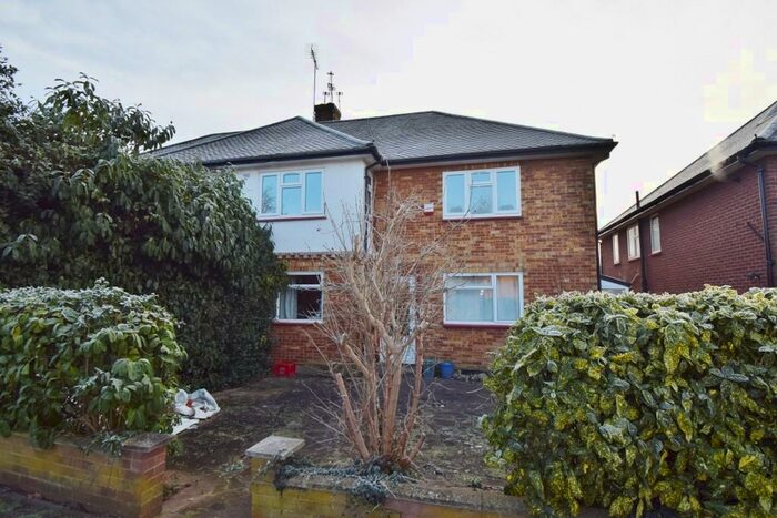 2 Bedroom Maisonette To Rent In Chamberlain Way, Pinner, HA5