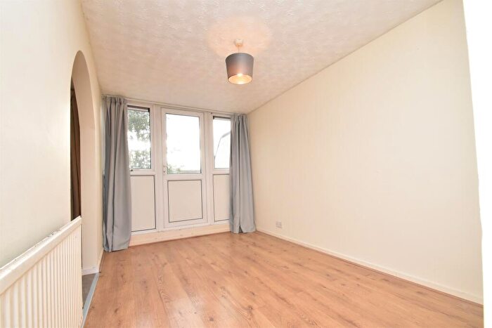 2 Bedroom Maisonette For Sale In Bermuda Road, Cambridge, CB4