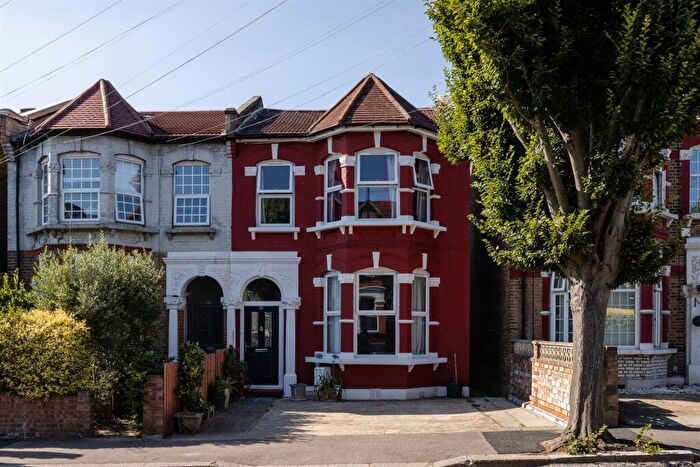 5 Bedroom House For Sale In Chadwick Road, Leytonstone, E11
