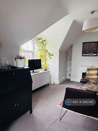 1 Bedroom Flat To Rent In Evell Road, London, KT6