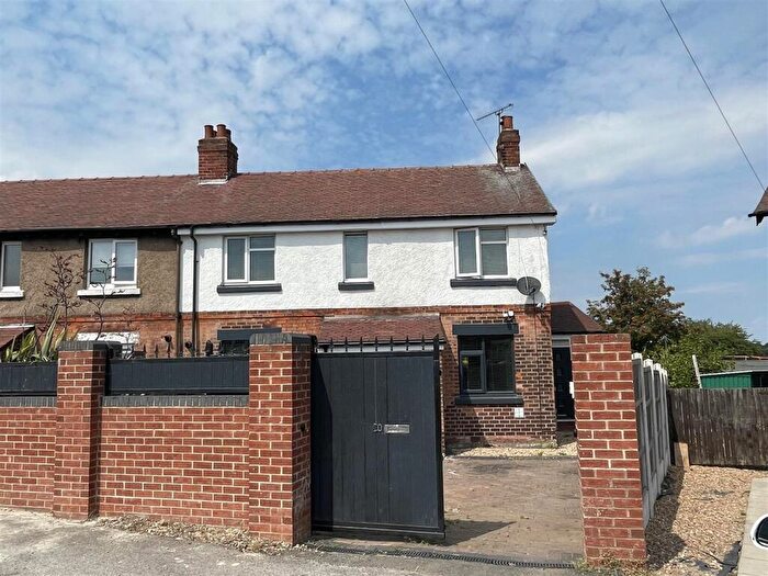 3 Bedroom Semi-Detached House For Sale In Dukeries Crescent, Worksop, S80