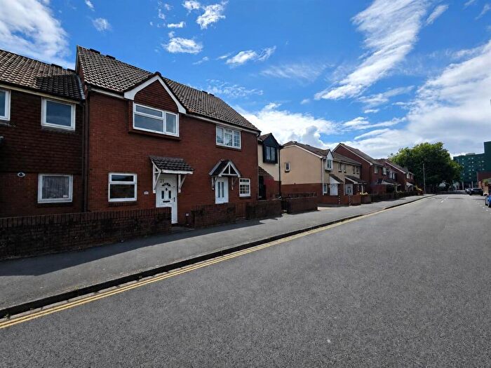 2 Bedroom House For Sale In Denning Mews, Portsmouth, PO5