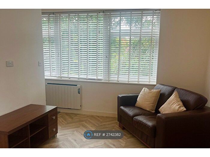 1 Bedroom Flat To Rent In Beechcroft Court, Blackheath, London, SE3