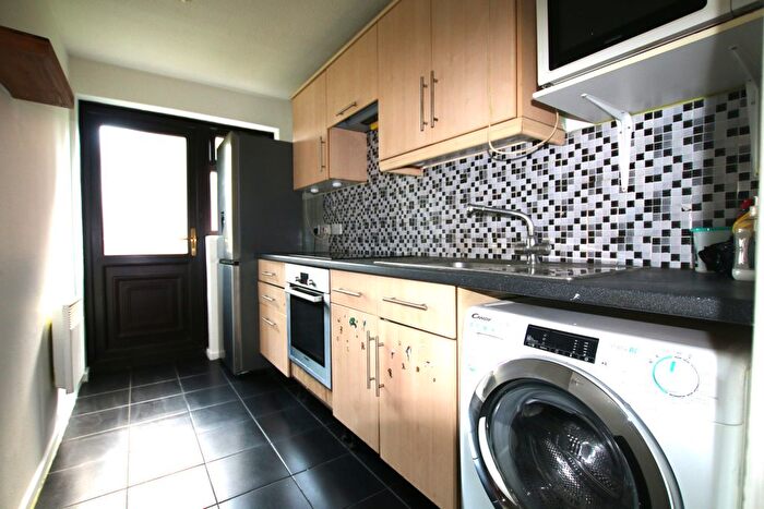 1 Bedroom Flat To Rent In Vicarage Way, Colnbrook, Slough, SL3