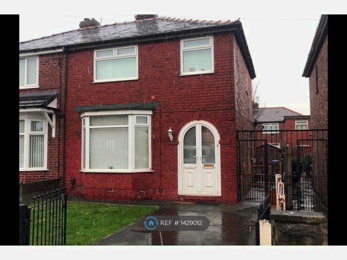 3 Bedroom Semi-Detached House To Rent In Ruskin Road, Droylsden, Manchester, M43