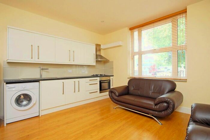 2 Bedroom Apartment To Rent In High Street, Crouch End, London, N8