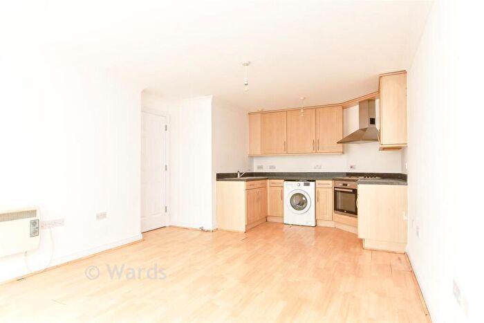 2 Bedroom Apartment For Sale In Stuart Road, Gravesend, Kent, DA11