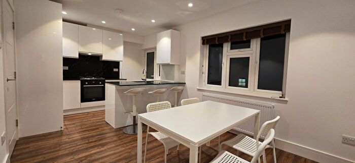 3 Bedroom Flat To Rent In Moyser Road, Streatham, SW16