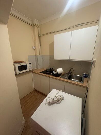 Studio To Rent In High Road Ilford, IG1