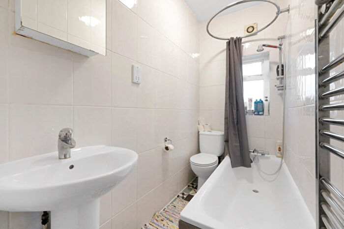 1 Bedroom End Of Terrace House To Rent In Leighton Road, Kentish Town, NW5