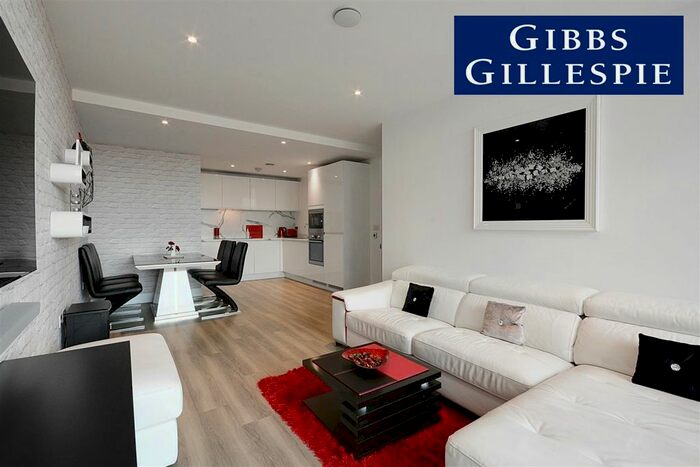 2 Bedroom Flat To Rent In Colmore House, Frazer Nash Close, Isleworth, TW7