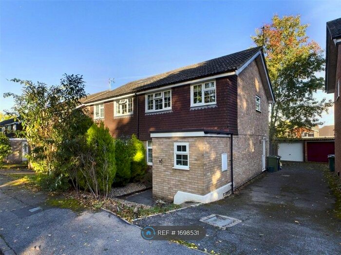 4 Bedroom Semi-Detached House To Rent In Southway, Guildford, GU2