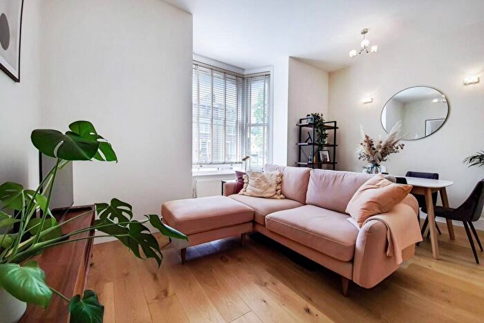 2 Bedroom Flat To Rent In Hillmarton Road, Hillmarton Conservation Area, London, N7