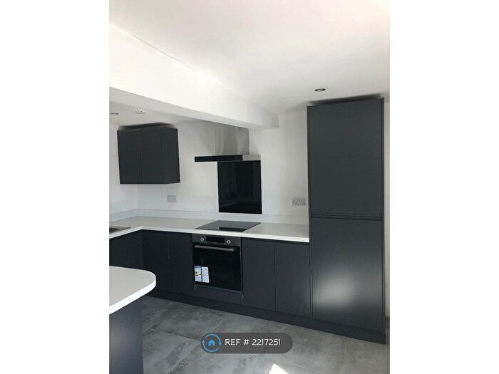 2 Bedroom Flat To Rent In Market Place, Doncaster, DN10