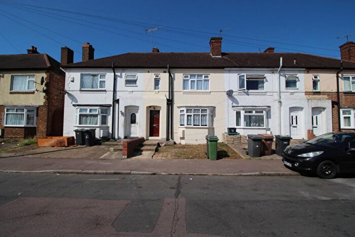 3 Bedroom Property To Rent In Warren Road, Town, LU1