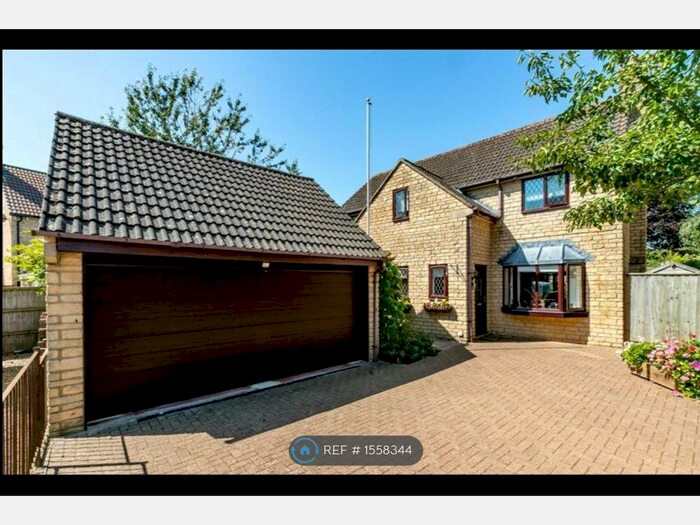 3 Bedroom Detached House To Rent In Orchard Gardens, Purton, Swindon, SN5