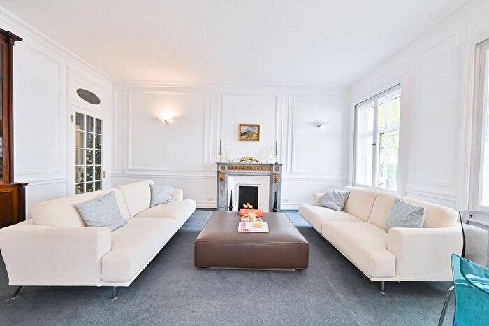 2 Bedroom Flat To Rent In Mansfield Street, Marylebone, London, W1G