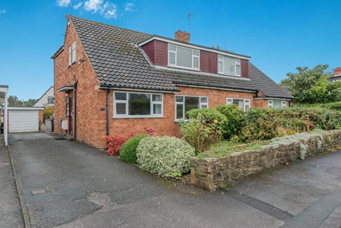 3 Bedroom Bungalow For Sale In Swincliffe Close, Gomersal, Cleckheaton, West Yorkshire, BD19