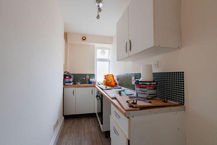2 Bedroom Flat For Sale In High Street, Crediton, EX17