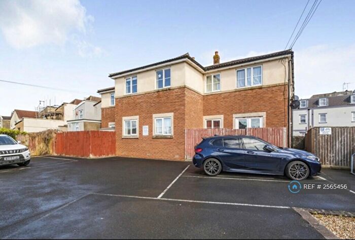 2 Bedroom Flat To Rent In Broadfield Court, Bristol, BS15