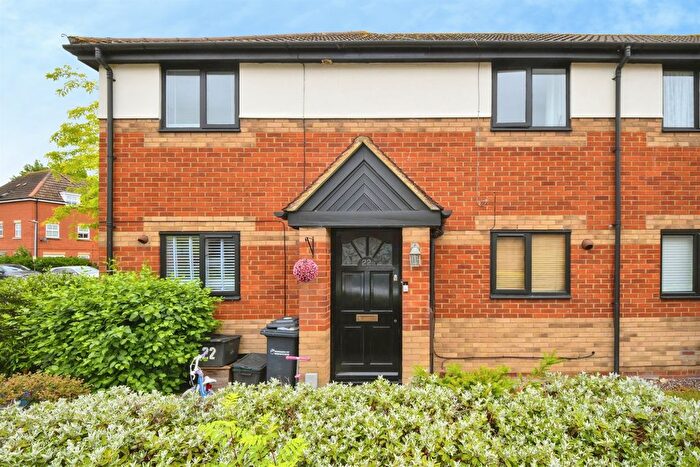 2 Bedroom Flat For Sale In Hollybush Way, Cheshunt, Waltham Cross, EN7