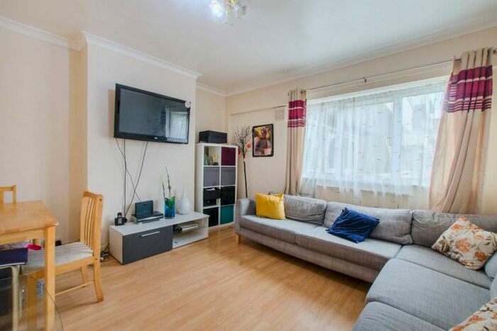 2 Bedroom Flat For Sale In Peckham Rye, Peckham, London, SE15