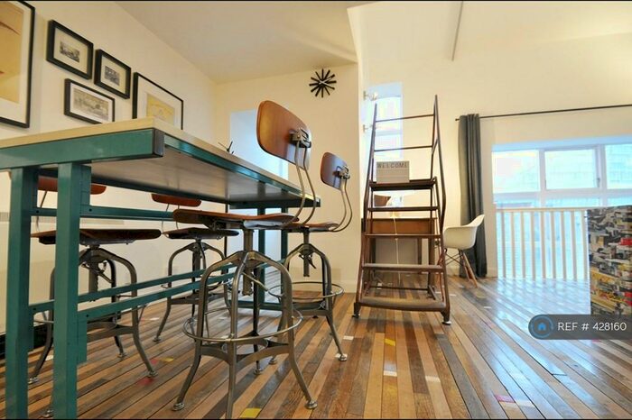 1 Bedroom Flat To Rent In Tobacco Factory, Manchester, M4