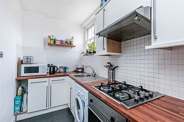 2 Bedroom Flat To Rent In Bedford Road, Clapham, London, SW4