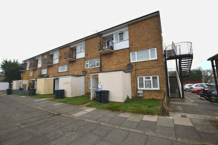 2 Bedroom Maisonette To Rent In Little Brays, Harlow, CM18